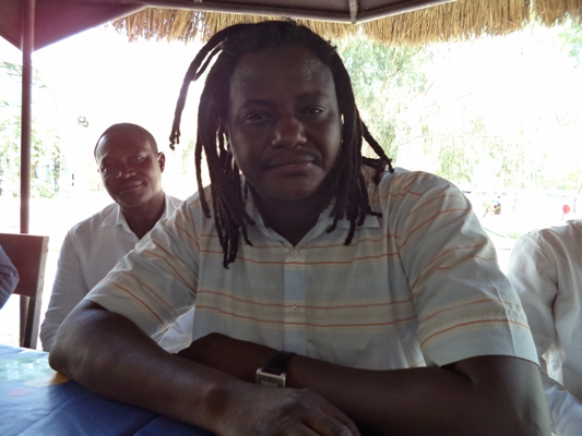 Abdoulaye Ndernguet avec au fond Aimé Palyo. La reconstitutition du Tibesti est en route pour le 21 Juin 2014.